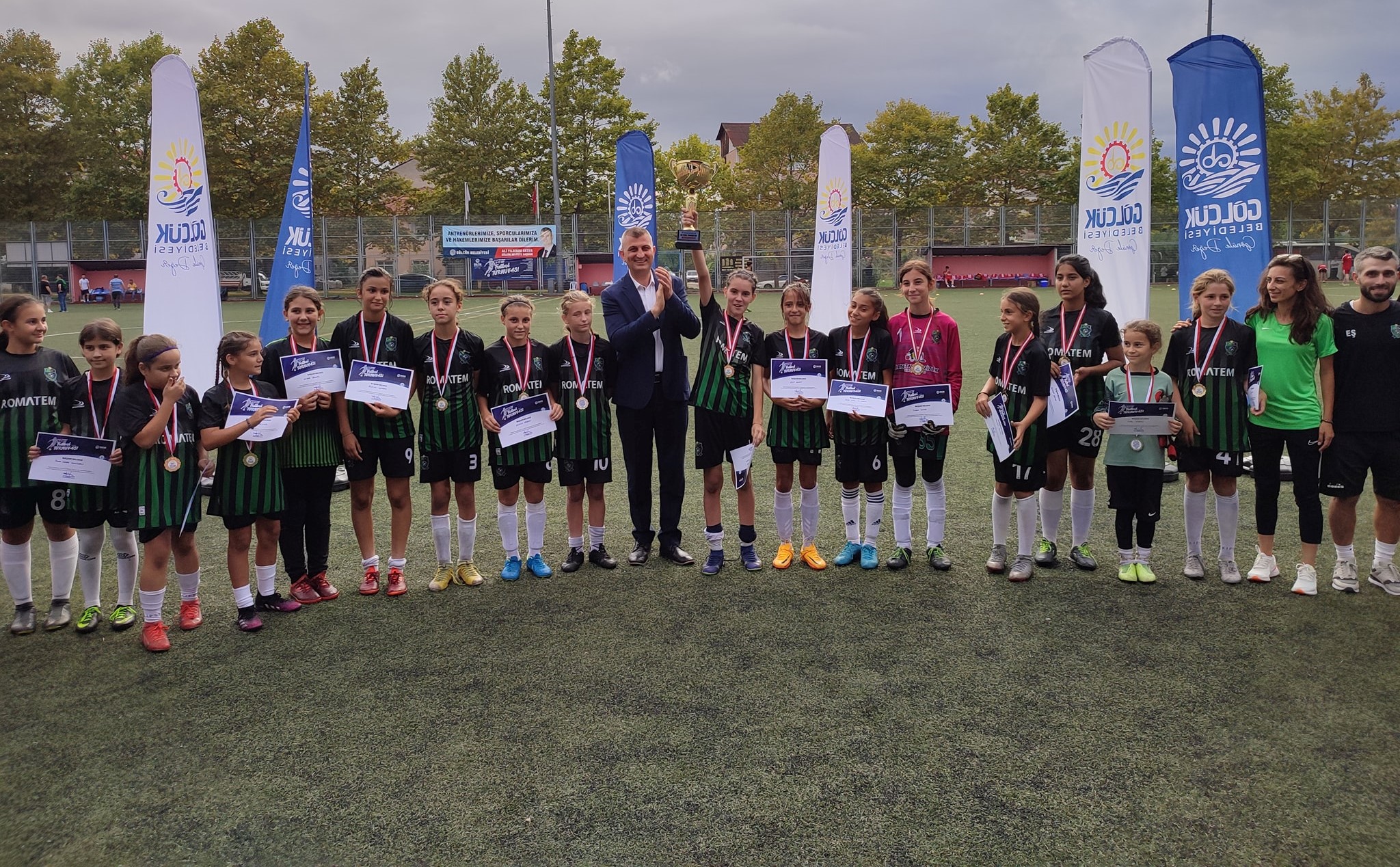 U 13 KIZ FUTBOL TURNUVASININ AMPYONU KOCAEL KADIN FUTBOL