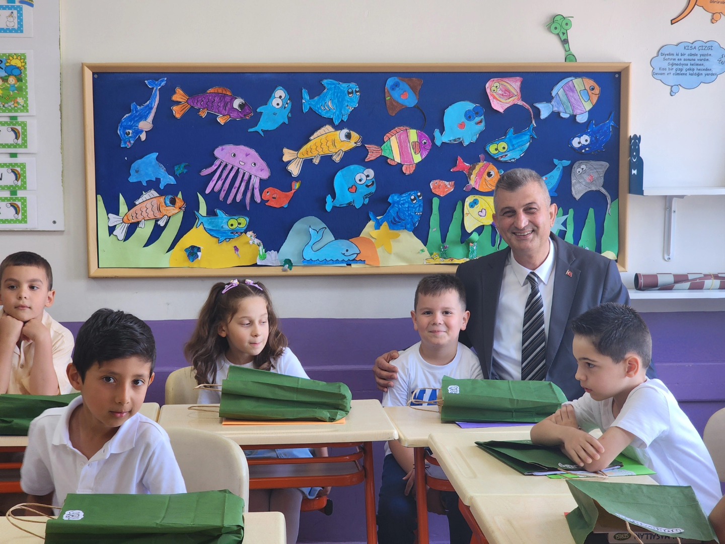 BAKAN SEZER, RENCLERN KARNE HEYECANINA ORTAK OLDU
