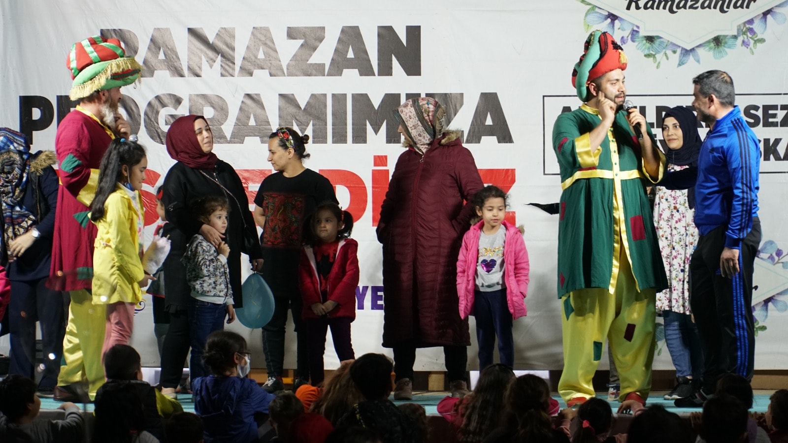 RAMAZAN COKUSU ANITPARKTA OCUKLARLA BULUTU