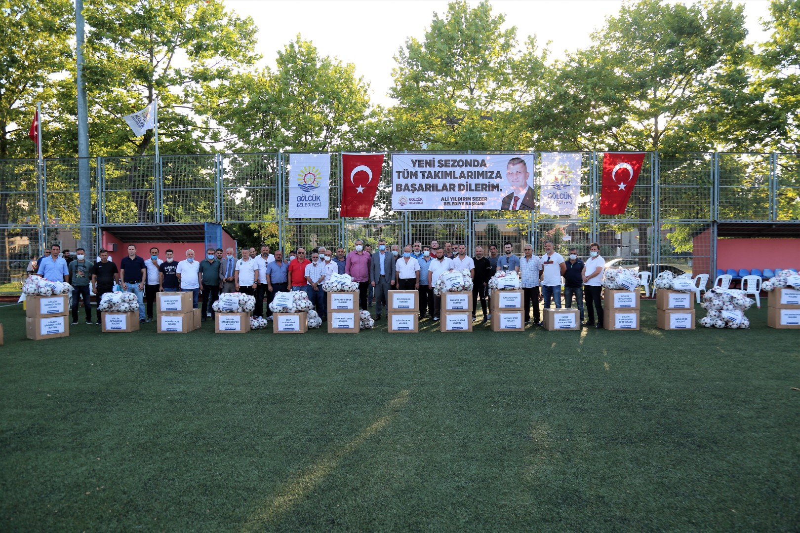 AMATR FUTBOL KULPLERNE MALZEME DESTE YAPILDI