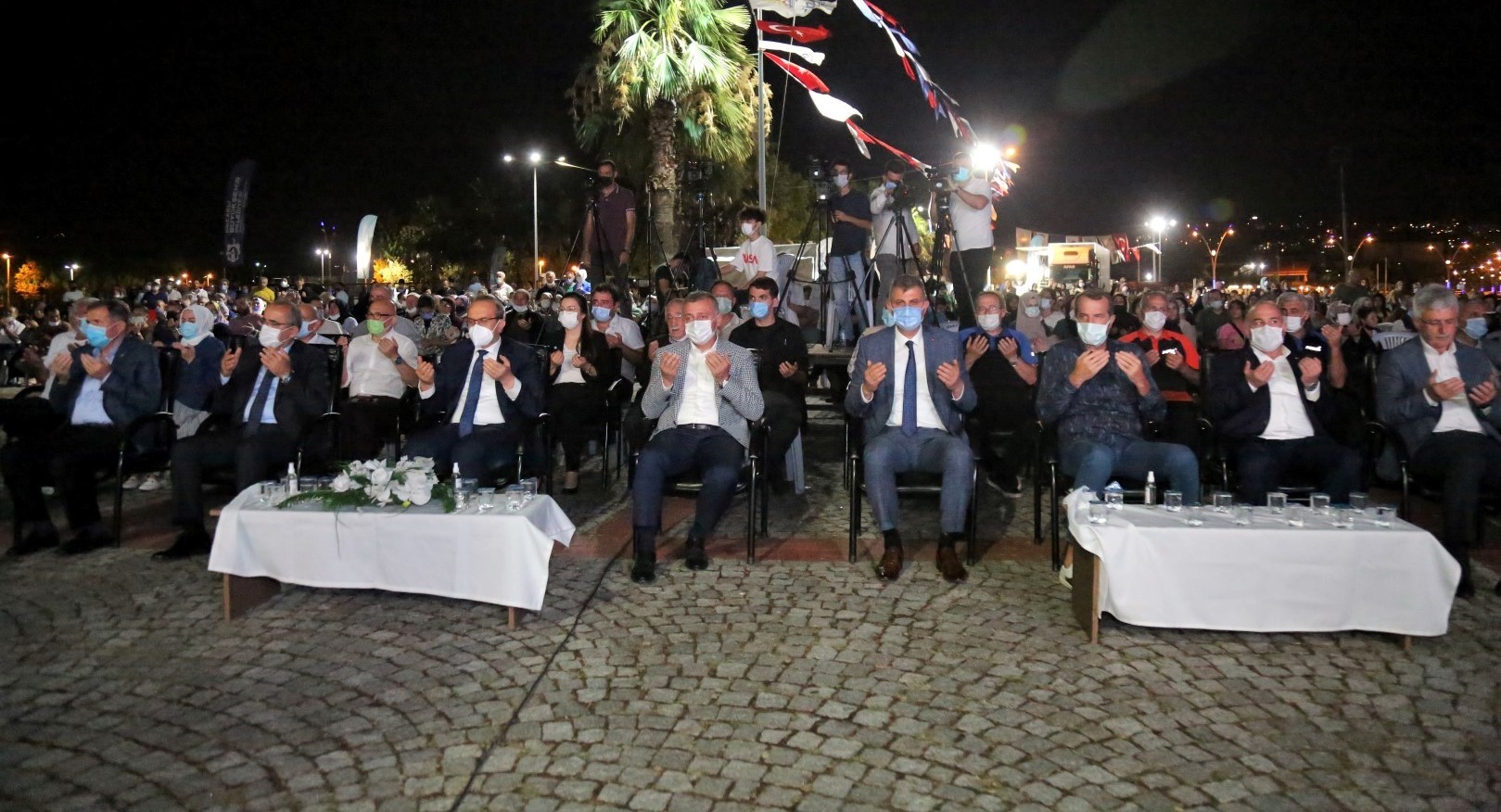 Deprem ehitleri Dualarla Anld