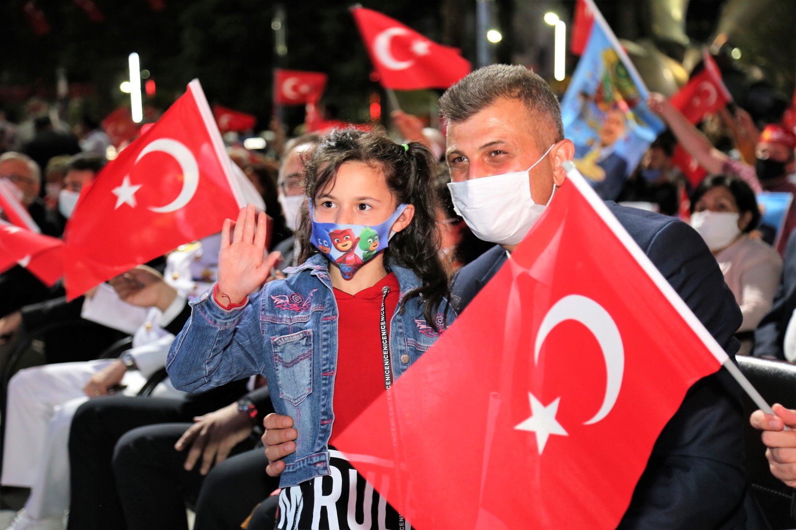 15 Temmuz Demokrasi Ve Milli Birlik Gn Ruhu Glckte Dimdik Ayakta 