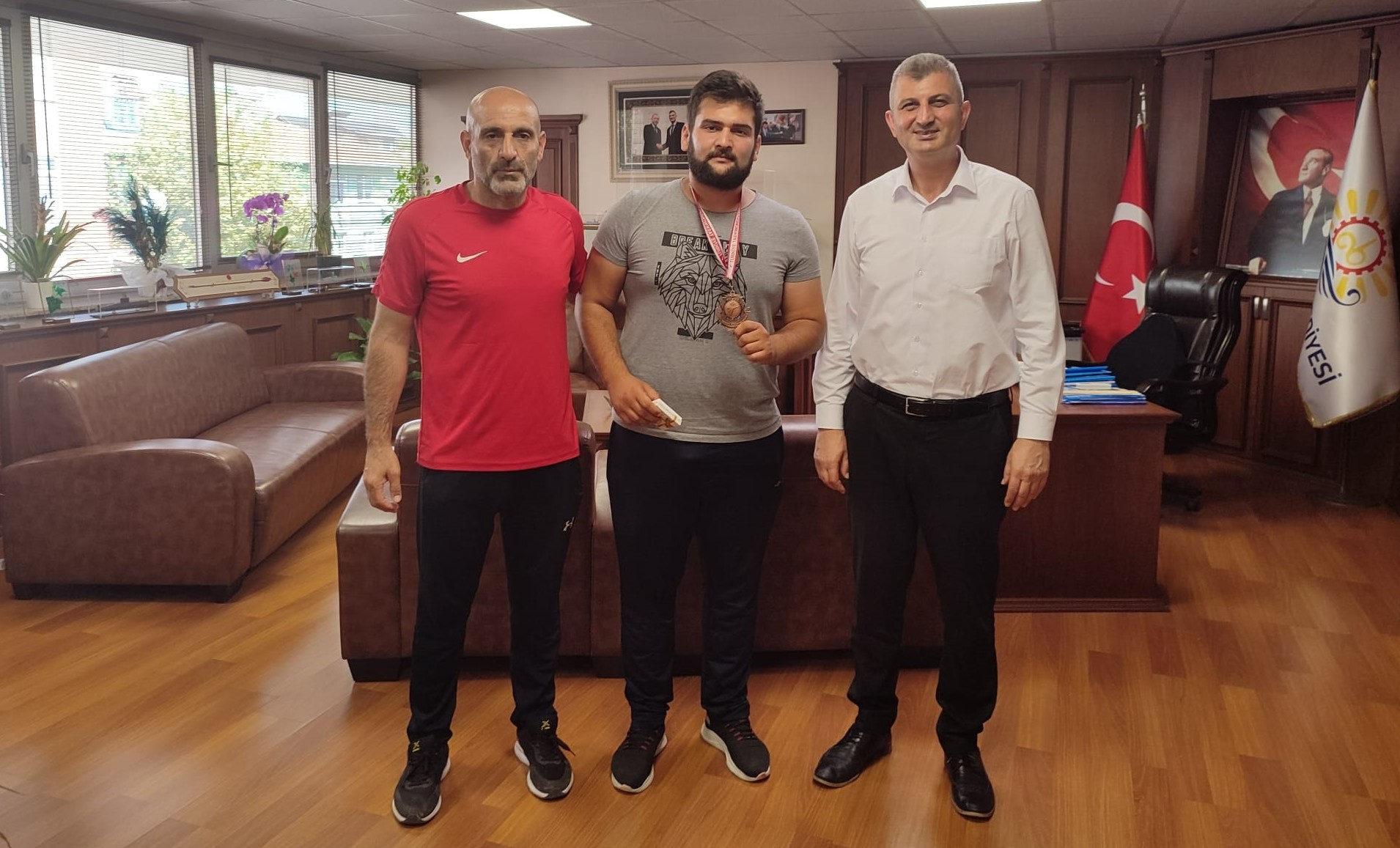 BAKAN SEZER TRKYE NCSN KONUK ETT
