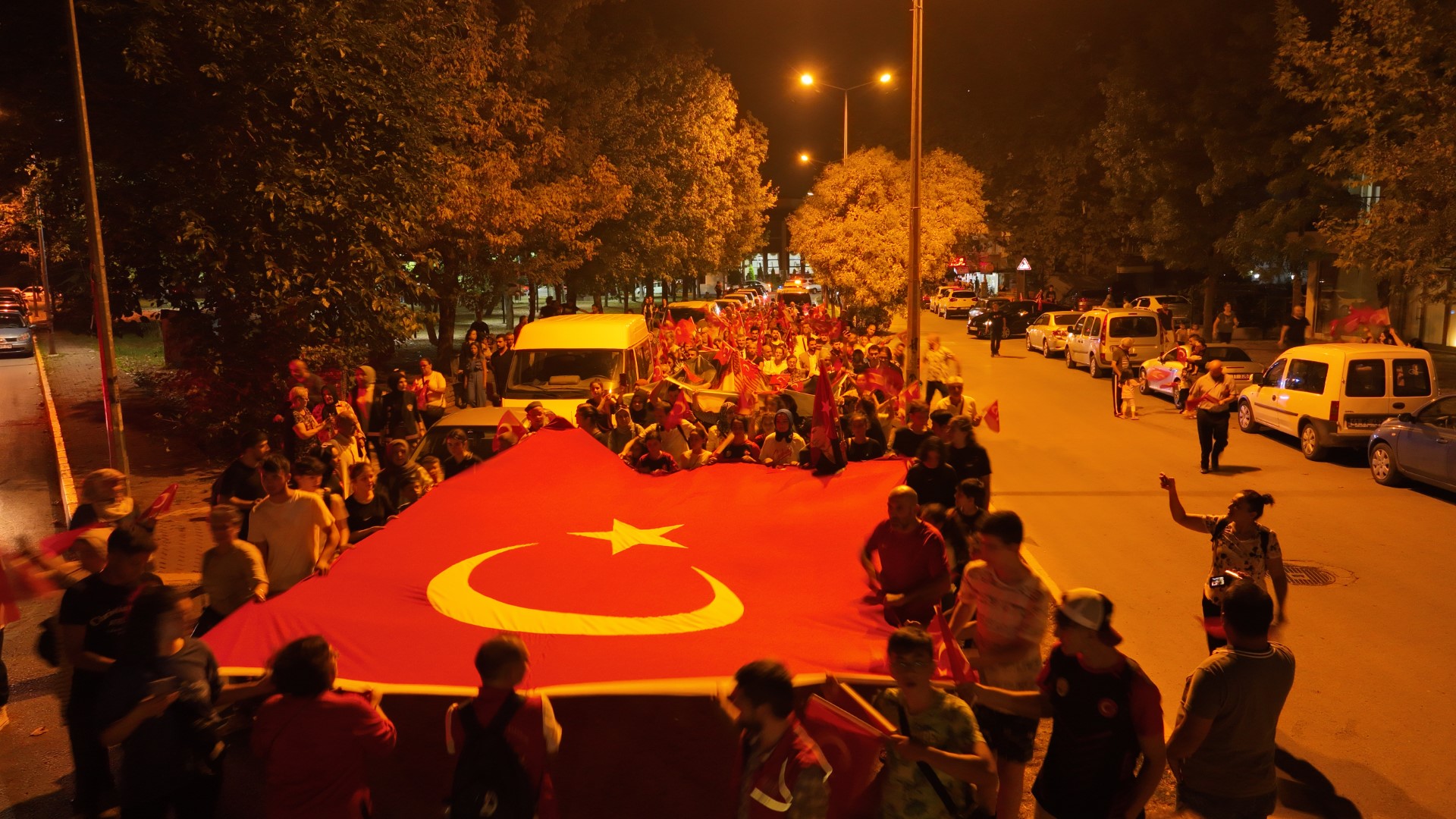 100. YILINDA, GLCKTE 30 AUSTOS ZAFER BAYRAMI COKUSU