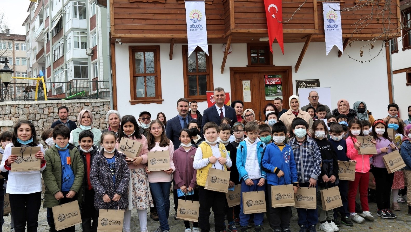 GÖLCÜK´ÜN KİTAP KURTLARI ÖDÜLLENDİRİLDİ