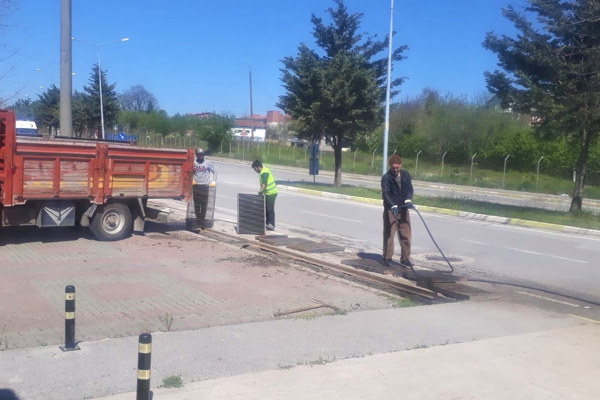 Yamur Suyu Kanallar Temizleniyor