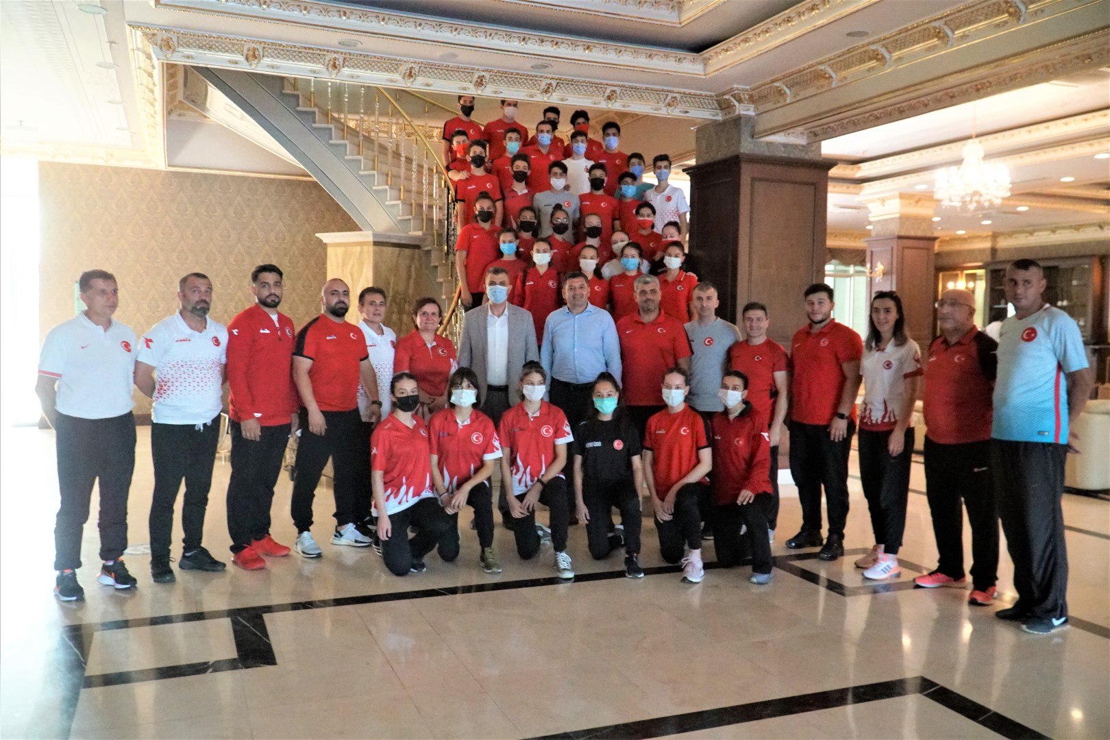 BAKAN SEZER KARATE MLL TAKIMINA BAARILAR DLED
